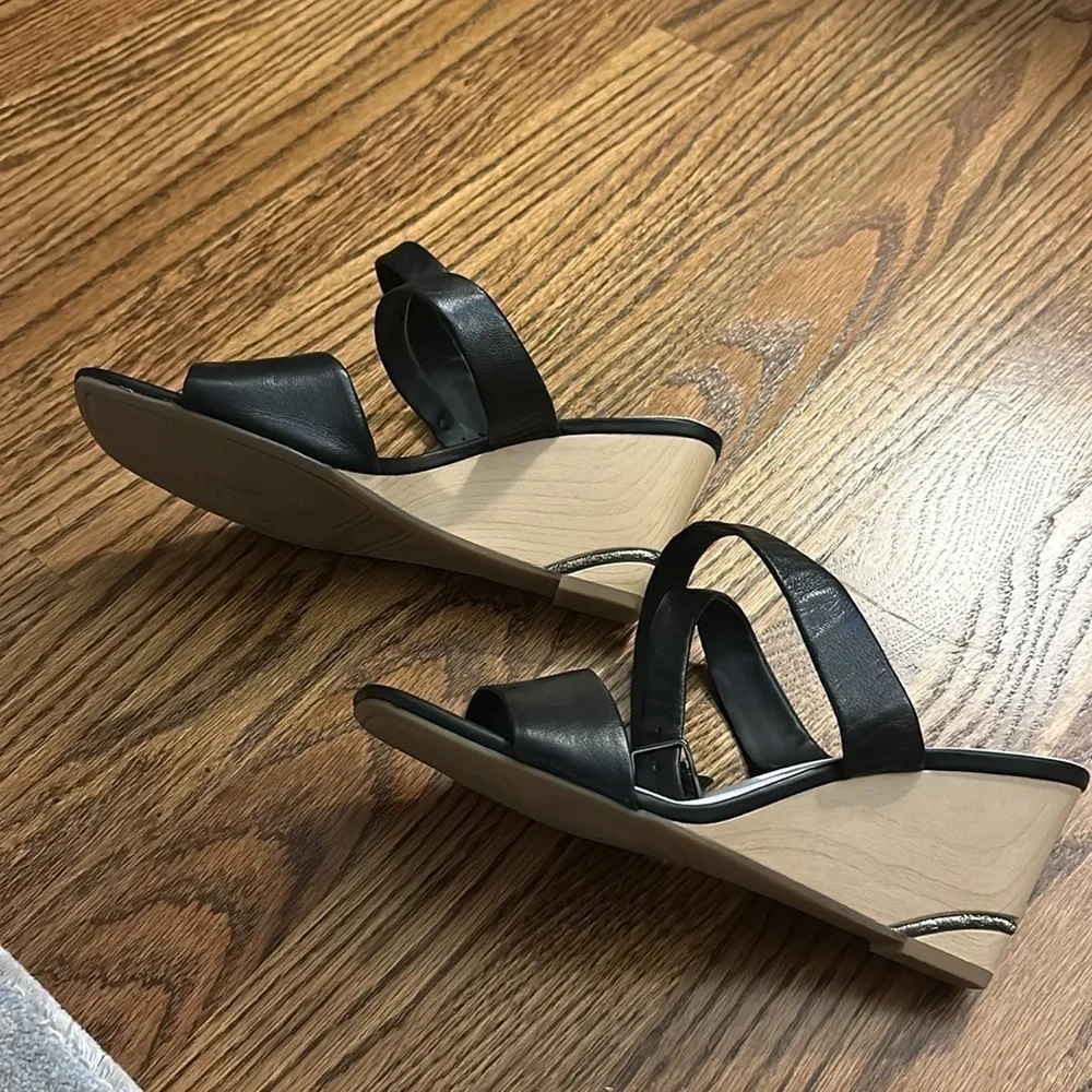 Gorgeous leather Franco Sarto wedge sandal. Size 9.5